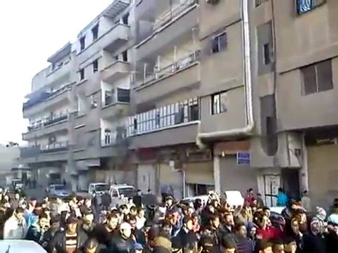 فري برس ريف دمشق داريا مظاهرة حاشدة تهتف بسقوط النظام3 1 2012 ج2