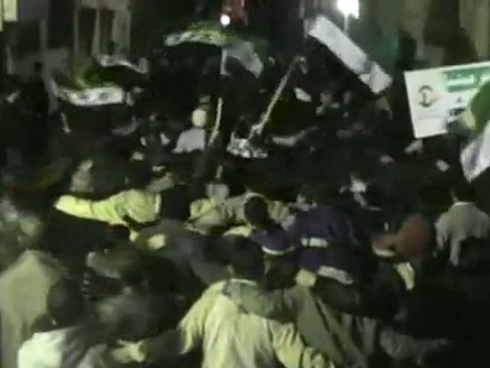 فري برس   حمص القرابيص امام منزل الشهيد عمرو التدمري مسائية 4 1 2012