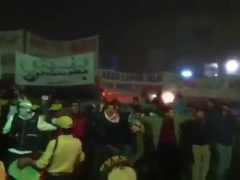 فري برس ادلب بنــش في مظاهرة مسائية نصرة للمدن السورية في 4 1 2012 جــ 3