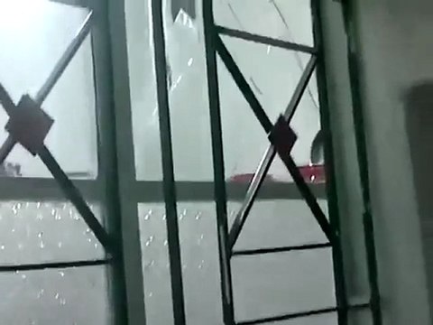 فري برس ادلب جبل الزاوية بلدة البارة سقوط احدا القذائف على البيوت الامنة 4 1 2012