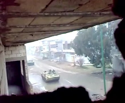 فري برس حمص الحولة مدرعات الجيش الأسدي تتجول في الحولة 5 1 2012