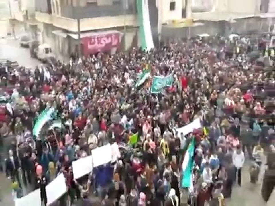 فري برس   معرة النعمان مظاهرات في جمعة التدويل مطلبنا 6 1 2012 ج1