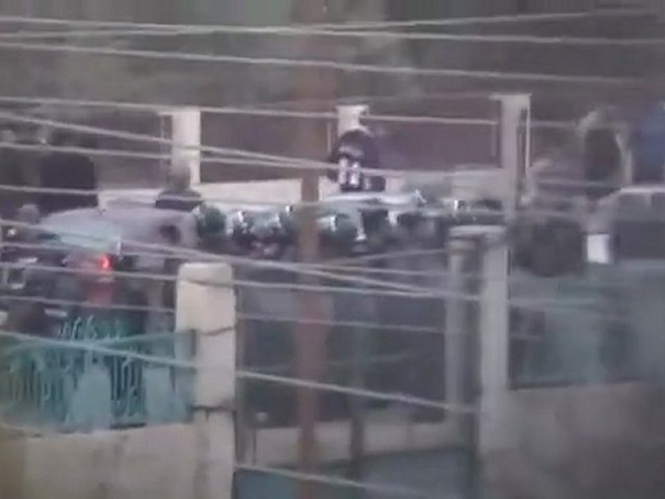 فري برس   درعا المحطة حي الكاشف قطعان الامن تحاصر مسجد مصعب بن عمير في جمعة ان تنصرو الله ينصركم 6 1 2012