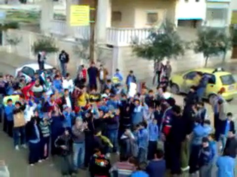 فري برس حماة مظاهرة طلابية مدرسة هيثم عصاية 12 1 2012 ج2