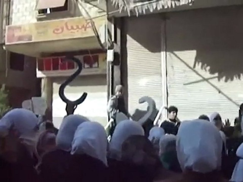 فري برس   ريف دمشق غوطة دمشق    سقبا مظاهرة طلابية لحرائر المدي 8 1 2012