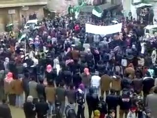 فري برس   إدلب جبل الزاوية   كفرلاتة مظاهرة إنتظار وصول الشهداء 8 1 2012