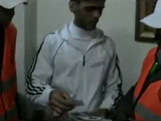 فري برس   الخالدية تسليم المراسل ابو جعفر الوثائف للمراقبين 9 1 2012