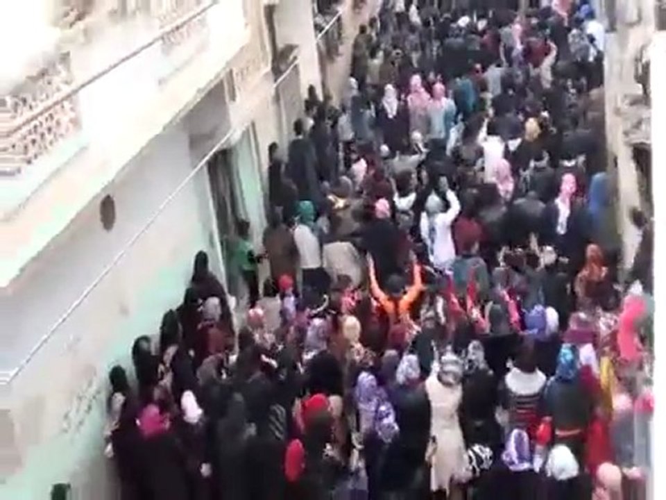 فري برس   حمص   ديربعلبة مظاهرة للأحرار والحرائر راائعة 9 1 2012