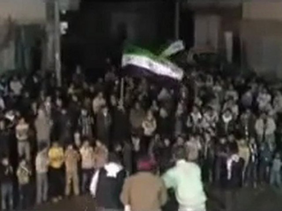 فري برس   حمص تلبيسة مظاهرة مسائية رائعة ردا على خطاب الكاذب بدكم بشار لا والله 10 1 2012