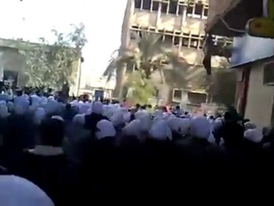 فري برس   ريف دمشق خروج مظاهرة في داريا 11 1 2012