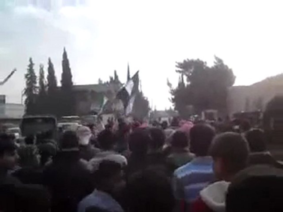 فري برس   حمص مدينة القريتين تشييع الشهيد محمد العدوان 18 1 2012 ج1