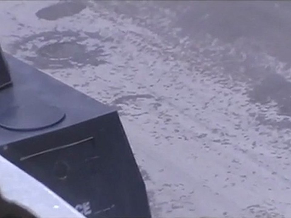 فري برس   حماة مدرعة تطلق النار في حي باب القبلي 19 1 2012