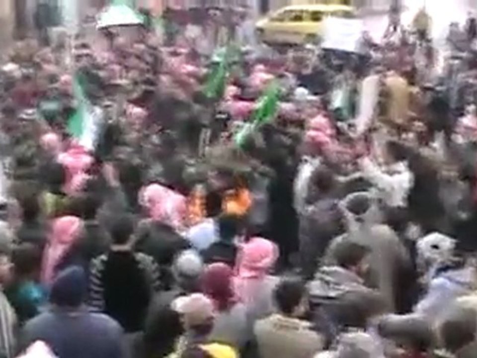 فري برس   حماة الحميدية المراقبين والثوار بحماية الجيش الحر 19 1 2012
