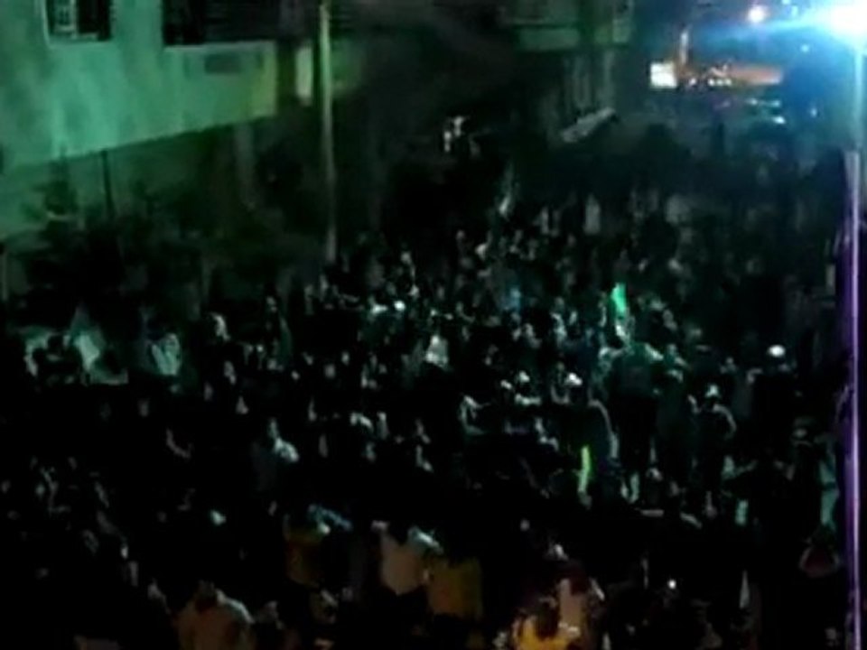 فري برس   حمص المحتلة أحرار الوعر القديم مع شعار الثورة مسائية 19 1 2012