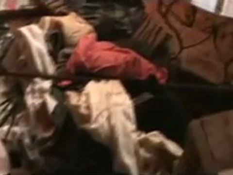 فري برس مضايا تكسير ونهب قوات الأسد لفيلا رجل أعمال قطري