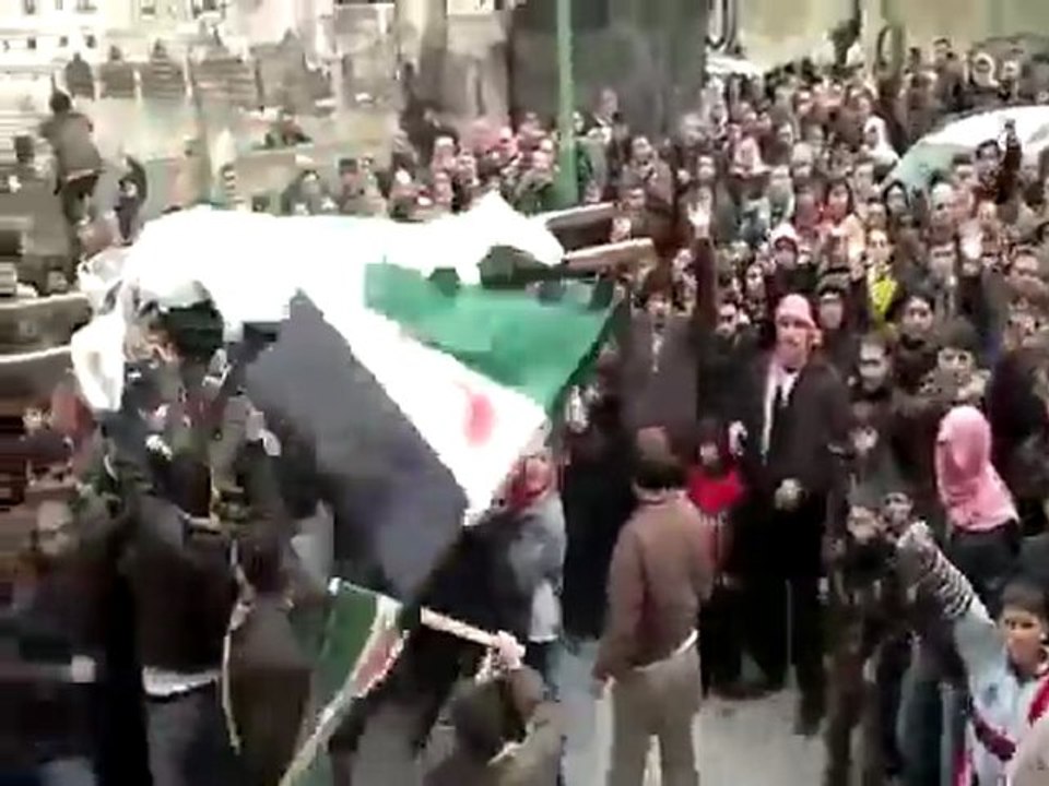 فري برس   إدلب معرة النعمان تشييع الشهيد حسن كمال ادريس السبت 21 1 2012 ج1