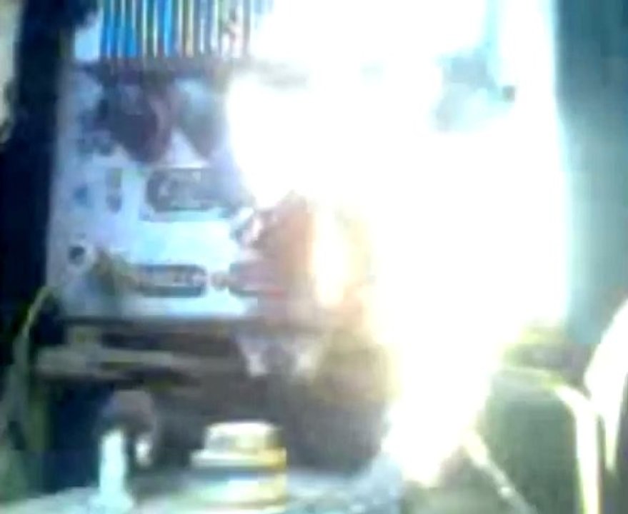 فري برس   مسرب درعا بصر الحرير اقتحام عصابات الاسد بالدبابات والمدرعا للمدينه 21 1 2012 جــ1