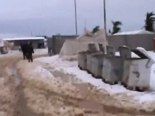 فري برس   مخيم الريحانية معاناة اللاجئين بعد سقوط الثلوج 22 1 2012ج2