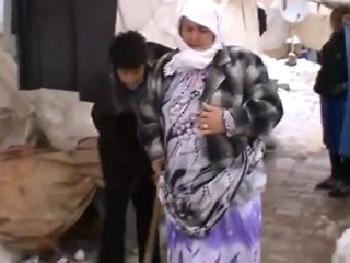 فري برس   مخيم الريحانية معاناة اللاجئين بعد سقوط الثلوج 22 1 2012ج3