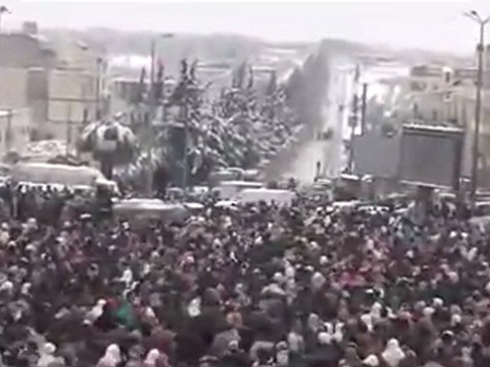 فري برس   مدينة ادلب تشييع الشهيدين محمود وماهر شحود 22 1 2012 ج3