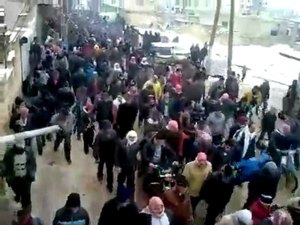 فري برس   إدلب بنش منظر مهيب لتشيع الشهيد اياد سنقر 22 1 2012