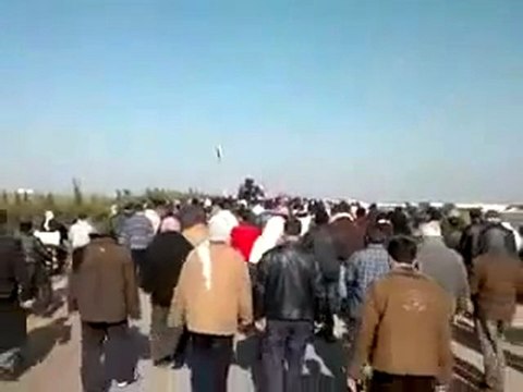 فري برس ادلب معرة مصرين دعاء مرافق للجنازة الشهيد نجيب طيلون 23 1 2012