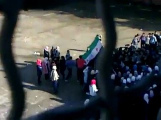 فري برس   بانياس    مظاهرة طلابيه في مدرسة ابن خلدون 23 1 2012