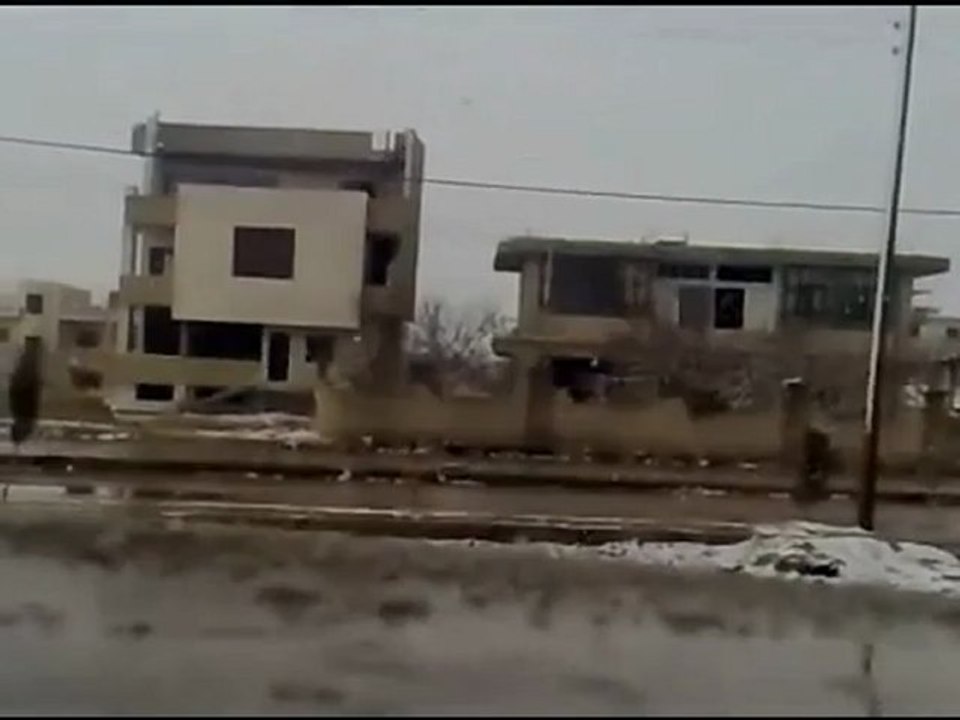 فري برس   ريف دمشق عسال الورد القلمون دبابة متجهة الى طريق رنكوس 22 1 2012