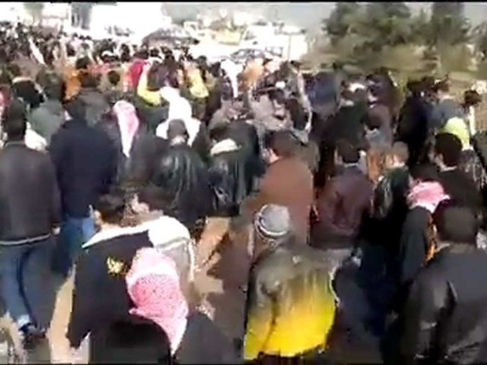 فري برس   ادلب حزانو تشييع الشهيد عبد المنعم خطيب 24 1 2012 ج2