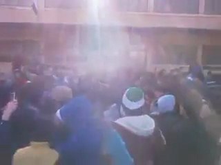 فري برس   مظاهرة طلاب الزبداني في باحة المدرسة 24 1 2012