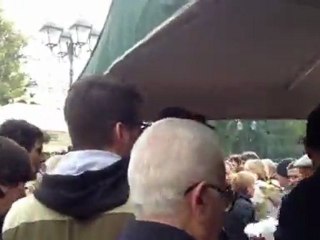 Ουρές στο Σύνταγμα για δωρεάν λαχανικά