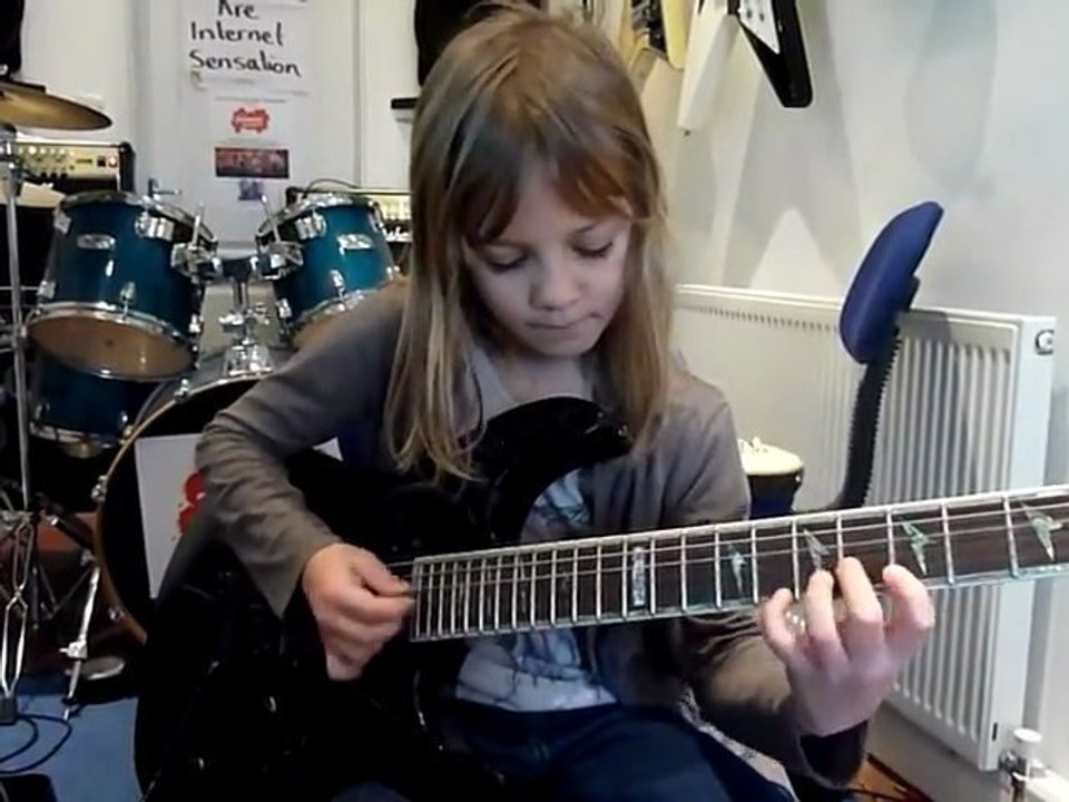 Une prodige de la guitare à seulement 8 ans