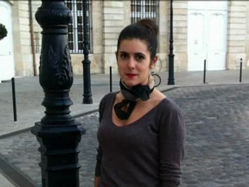 LES FILLES HABILLÉES COMME LES FEMMES - EXPLICADOS -  02/11/11