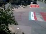 حوران  تسيل اعلام اعداء الشعب السوري تحت الاقدام 5-8-2011