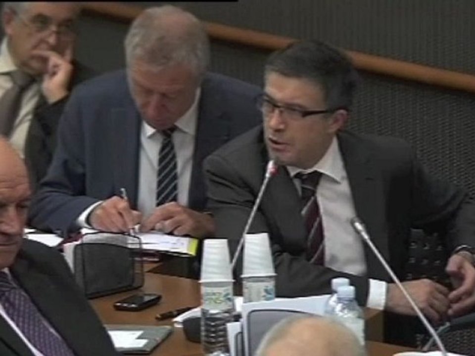 25 janvier 2012, projet Safran en Meuse. Bertrand Pancher questionne Alexandre de Juniac, directeur général d'Air France sur ses commandes des moteurs d'avions bientôt fabriqués à Commercy