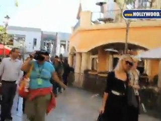 Amber Heard and her sister shop at The Grove