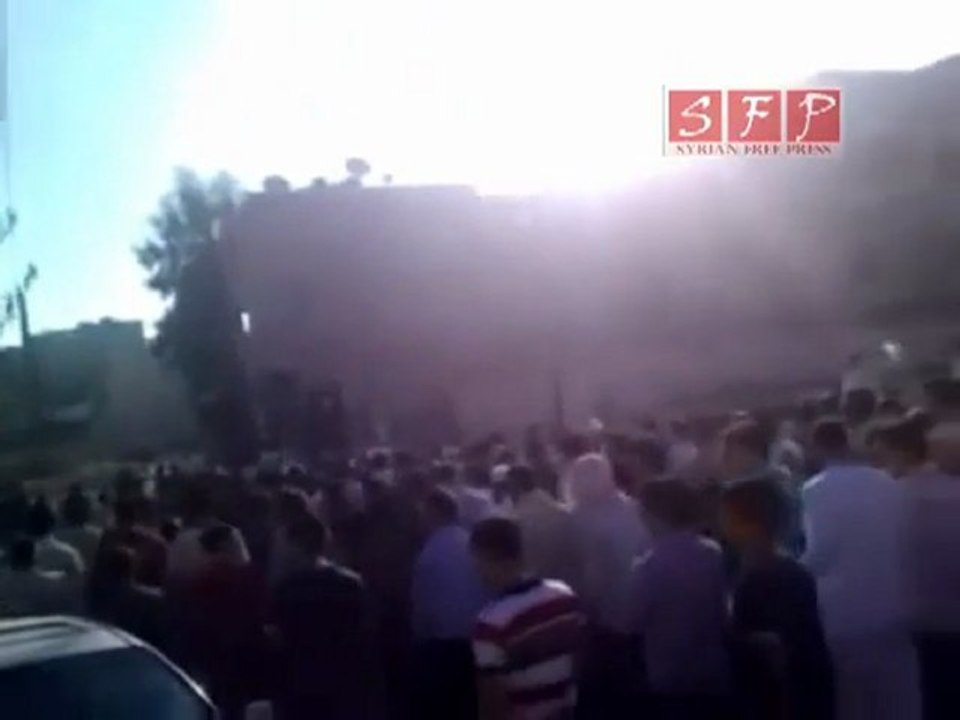 فري برس   مظاهرات مدينة كفربطنا في جمعة الموت ولا المذلة 2 9 2011