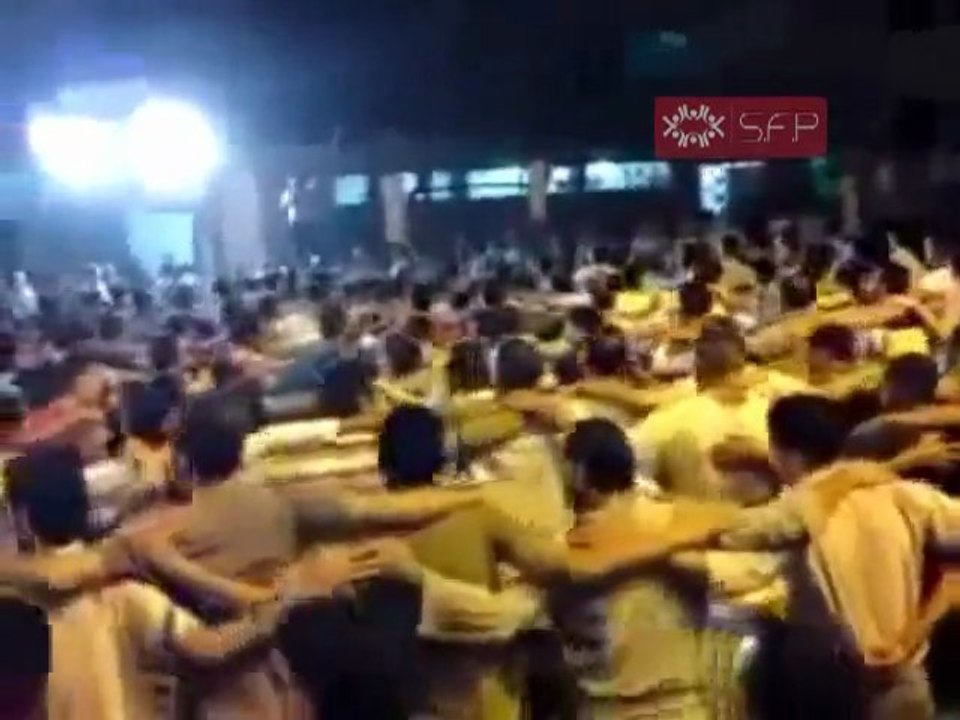 فري برس   حمص  الوعر سكابا يا دموع العين على شهداء سوريا وشبابا 7 9 2011