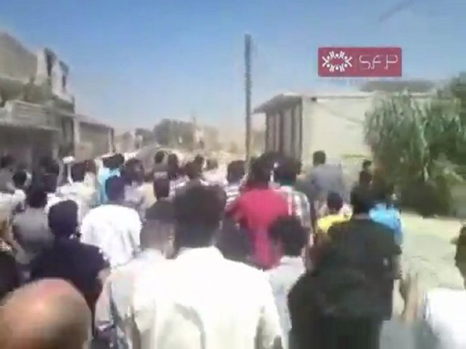 فري برس   مظاهرة حي القدم بدمشق جمعة الحماية الدولية 9 9 2011