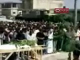 فري برس   ادلب  كفروما    صلاة الجنازة على الشهيد خالد الديك 11 9 2011