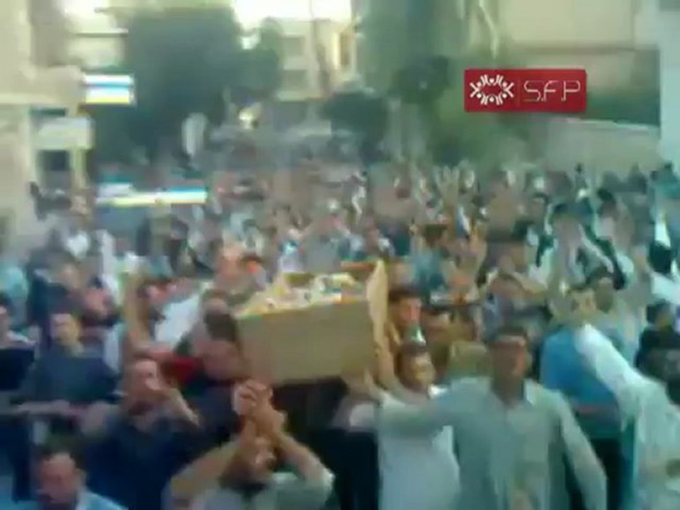 فري برس   حلب   دارة عزة    تشييع الشهيد علاء عرب 22 9 2011