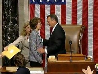 Giffords leaves Congress to focus on recovery