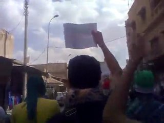 فري برس   ديرالزور مظاهرة صباحية في الساحة العامة استنكارا على اغتيال مشعل تمو 8 10 2011