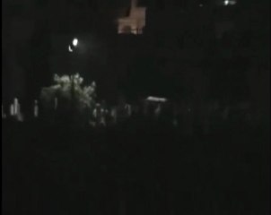 فري برس   سقبا الشهيد داخل المقبرة يوارى جثمانه تحت الثرى 10 10 2011