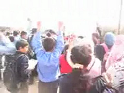 فري برس مظاهره طلابيه في طفس تطالب بحمايه دوليه 13 10 2011