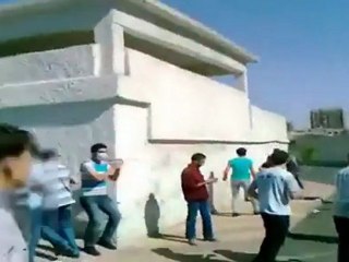 فري برس   هجوم جنود الاسد على جنازة الطفل ابراهيم شيبان‬ 15 10 2011