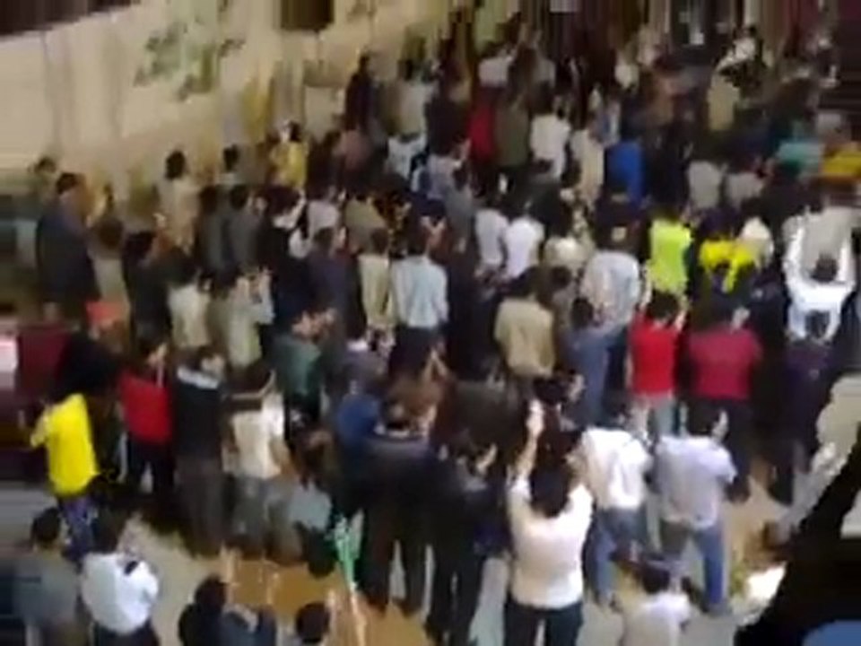 فري برس   حمص    دير بعلبة   المظاهرة المسائية قبل اطلاق النار 17 10 2011