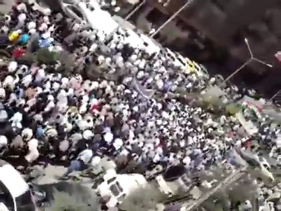 فري برس   حرائر مدينة دوما تشييع الشهيد 20 10 2011