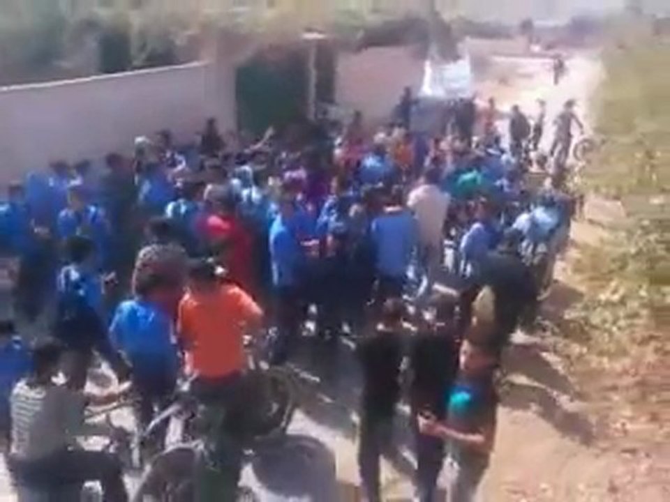 فري برس   حوران   تل شهاب   مظاهرة طلابية في تل شهاب 25 10 2011 ج3