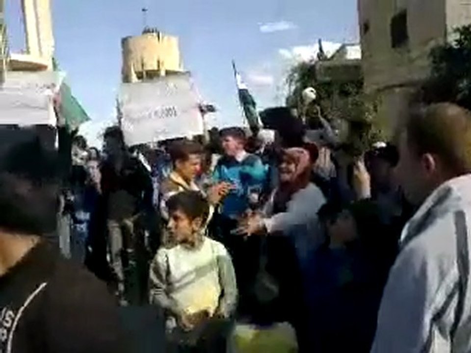 فري برس   إدلب حاس مظاهرة طلابية 31 10 2011 جـ2